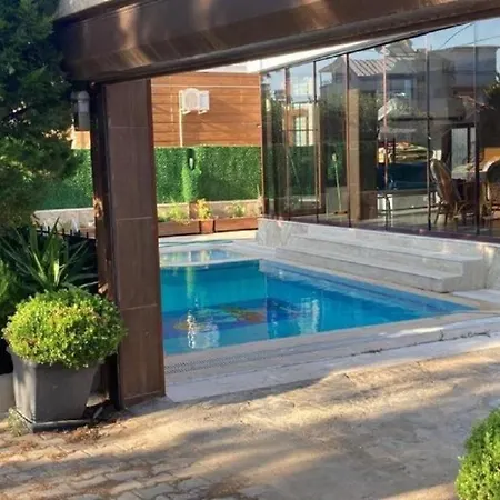 Havuz: Organic Oasis With Pool And Sea Views