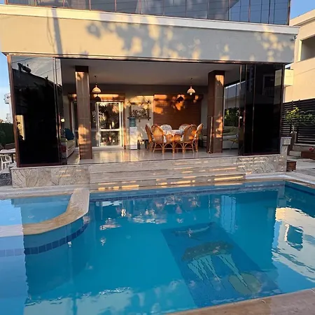 Havuz: Organic Oasis With Pool And Sea Views Villa *