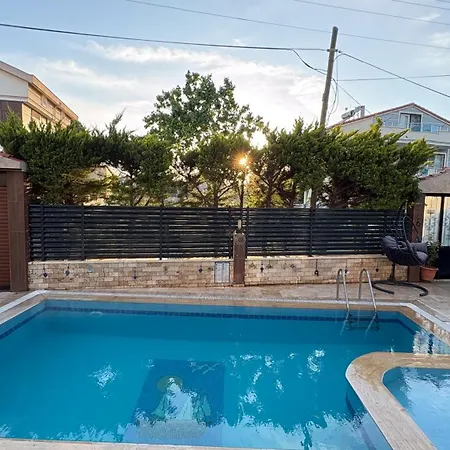 Havuz: Organic Oasis With Pool And Sea Views Villa